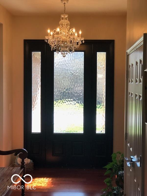 foyer entrance featuring a notable chandelier and wood finished floors