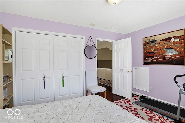 bedroom featuring a closet