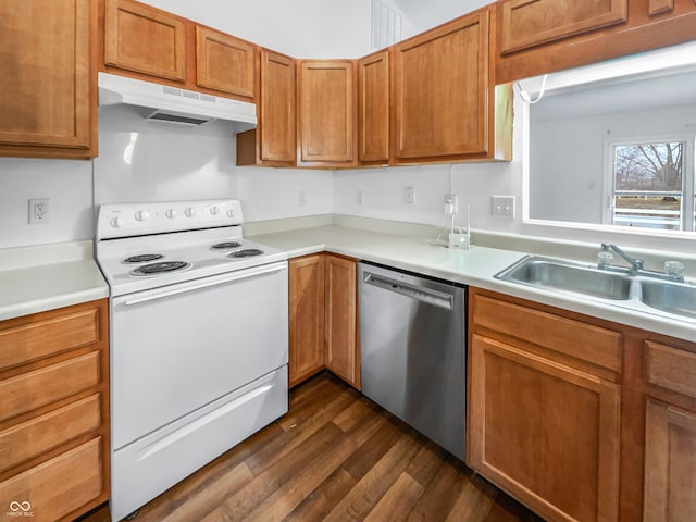 kitchen featuring a sink, dark wood-type flooring, electric stove, under cabinet range hood, and dishwasher