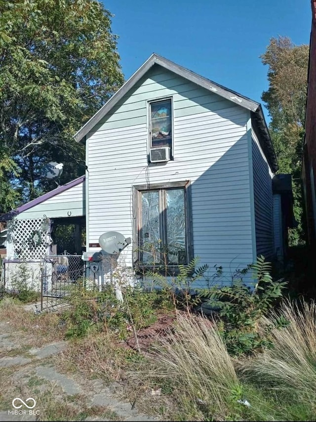 view of home's exterior with cooling unit