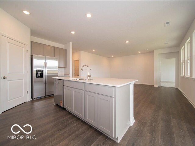 2254 Oakmont Dr, Plainfield, IN 46168 - kitchen with appliances with stainless steel finishes, a sink, a kitchen island with sink, dark wood-style flooring, and recessed lighting