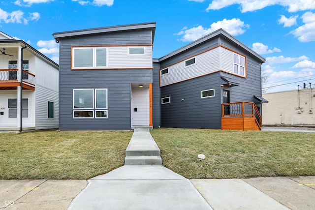 view of front facade with a front lawn