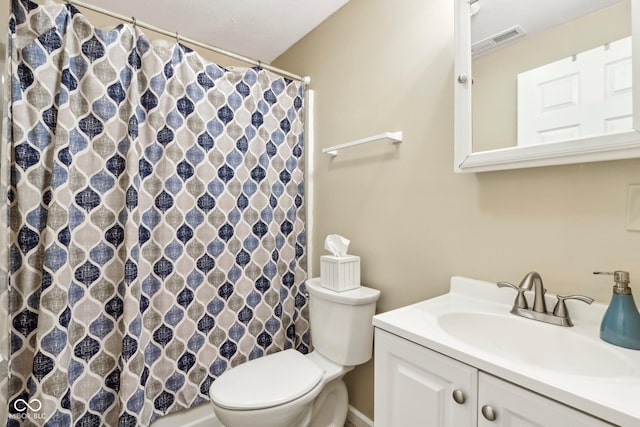 full bathroom featuring vanity, toilet, a shower with curtain, and visible vents