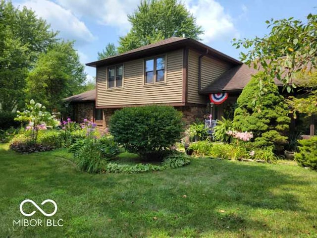 view of front of house featuring stone siding and a front yard