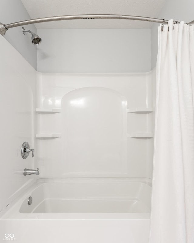 bathroom with shower / tub combo with curtain