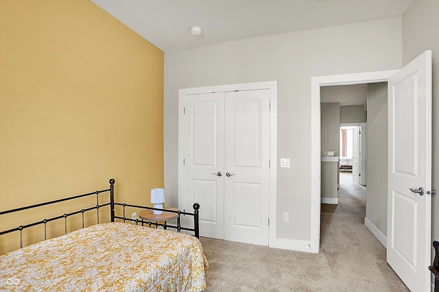 bedroom with a closet, baseboards, and carpet flooring