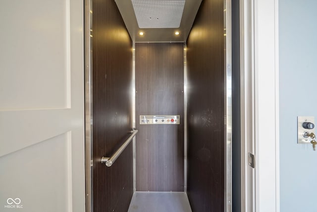 room details with elevator