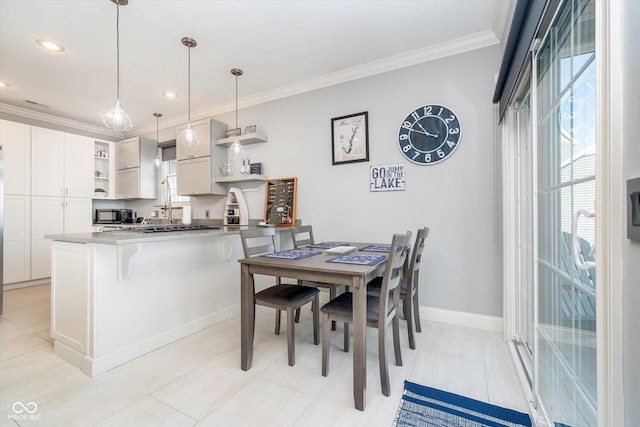 dining space featuring crown molding, recessed lighting, and baseboards