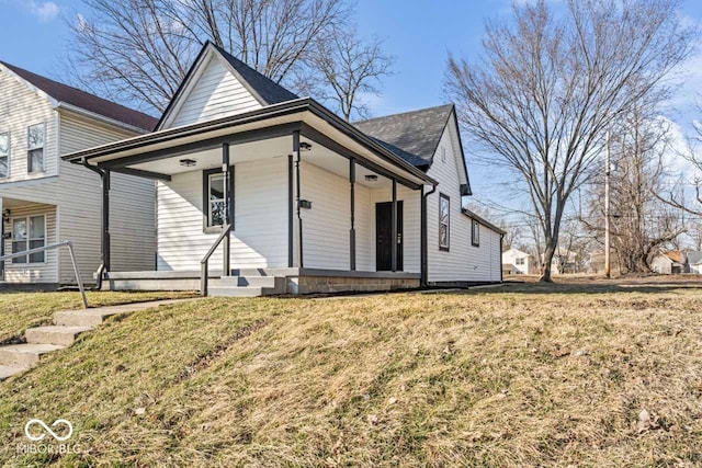 view of front facade featuring covered porch and a front yard