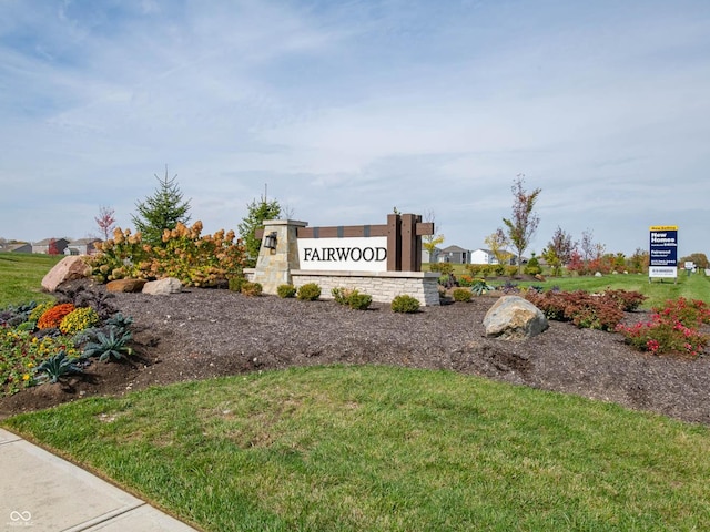 community / neighborhood sign featuring a lawn