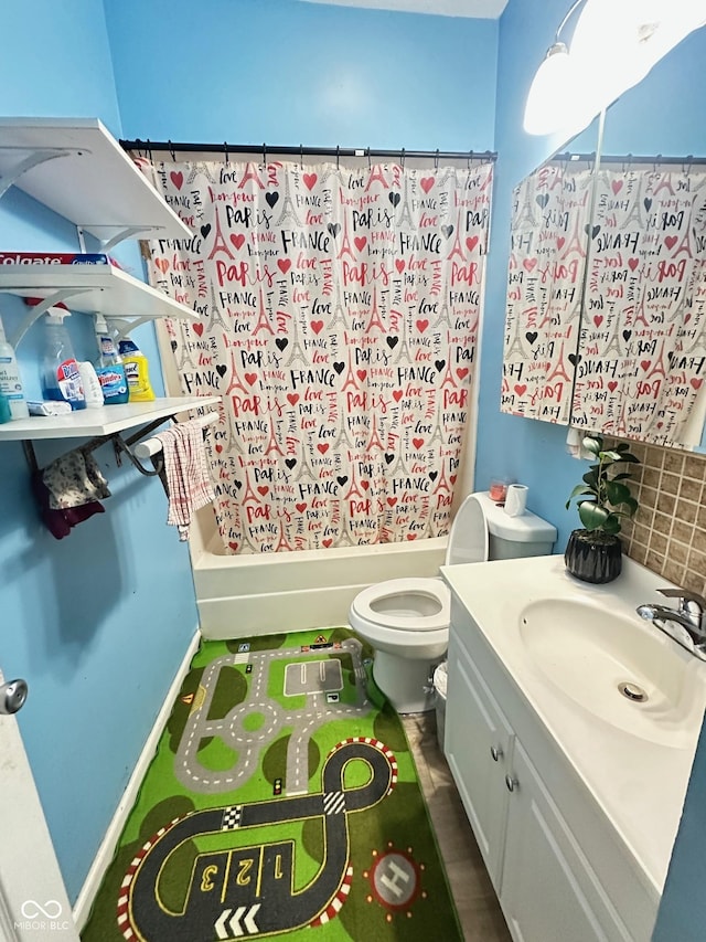 full bathroom with backsplash, toilet, vanity, and shower / bath combo