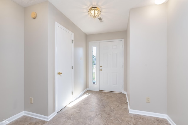 entryway featuring visible vents and baseboards