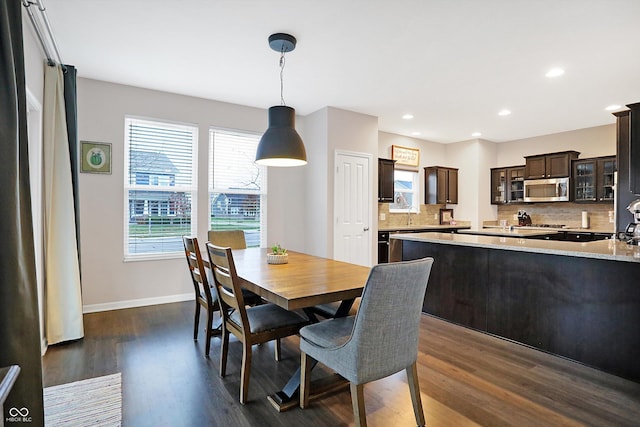 dining space with recessed lighting, dark wood-type flooring, and baseboards