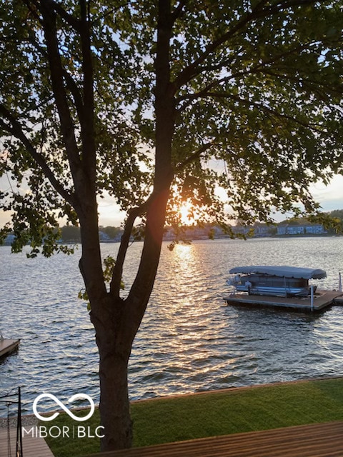 water view featuring a floating dock