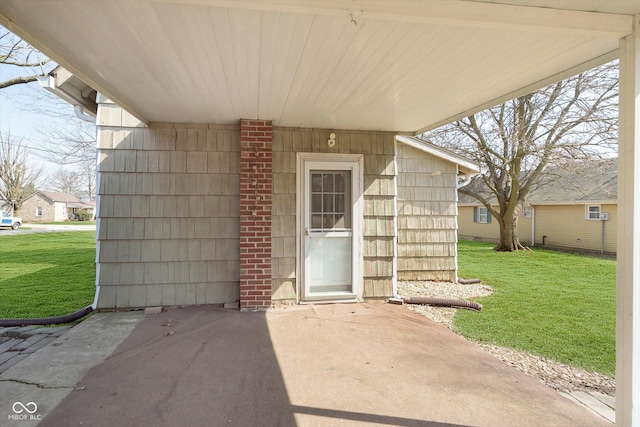 property entrance featuring a patio and a yard