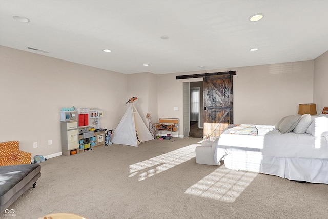 carpeted bedroom with recessed lighting, a barn door, baseboards, and visible vents