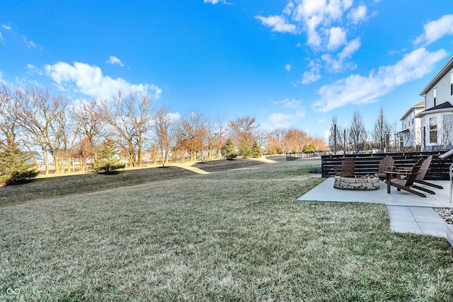 view of yard featuring a patio