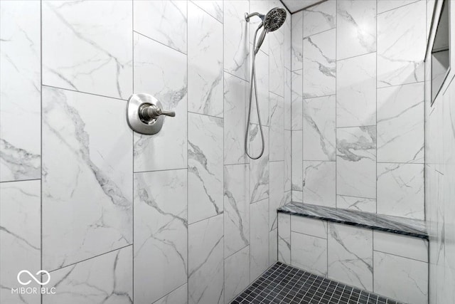 bathroom featuring tiled shower