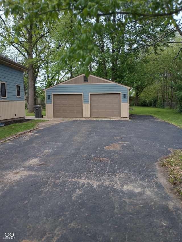 5603 S Randolph St, Indianapolis, IN 46227 - view of detached garage