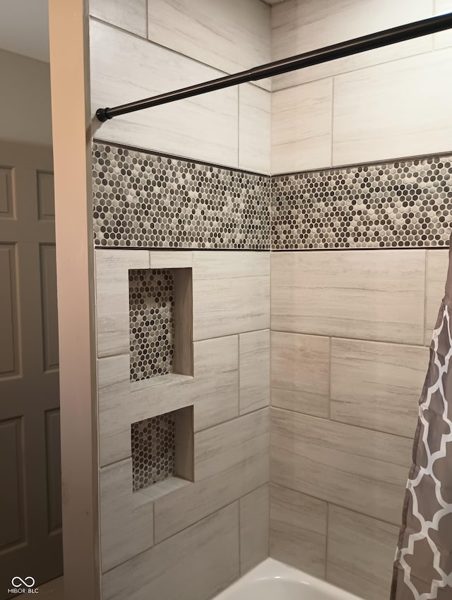 5603 S Randolph St, Indianapolis, IN 46227 - full bath with shower / tub combo with curtain