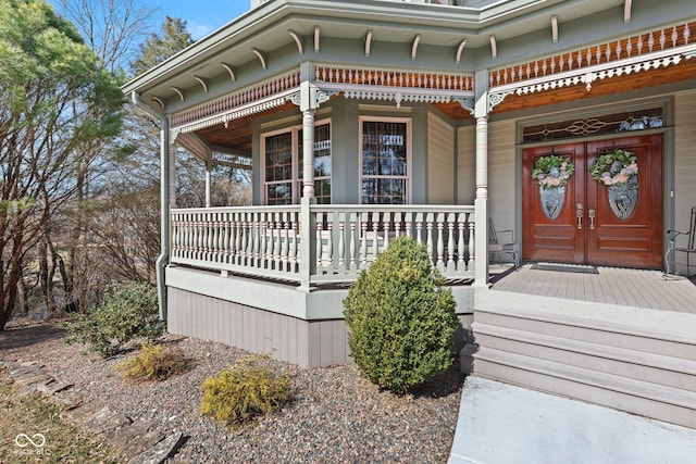 property entrance featuring a porch