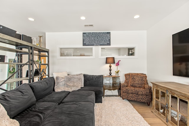 living room featuring visible vents, recessed lighting, and wood finished floors