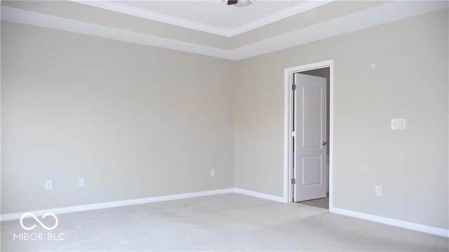 unfurnished room featuring light carpet, a raised ceiling, ornamental molding, baseboards, and ceiling fan