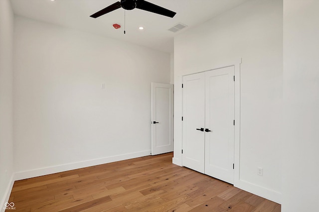 unfurnished bedroom featuring visible vents, baseboards, recessed lighting, light wood-style flooring, and a ceiling fan