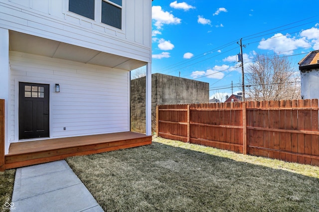 view of yard featuring fence