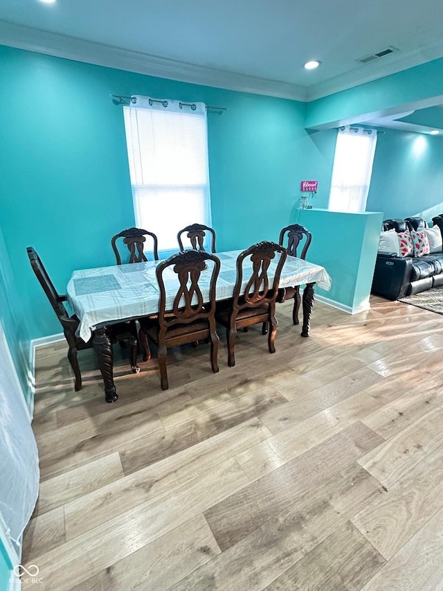 dining space featuring visible vents, ornamental molding, wood finished floors, recessed lighting, and baseboards