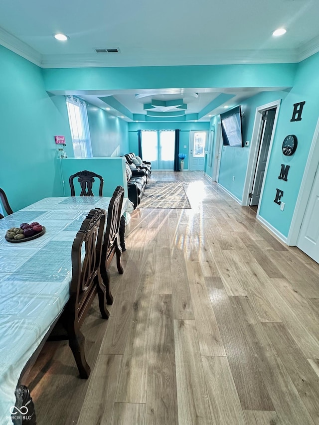 dining room with wood finished floors, baseboards, visible vents, recessed lighting, and ornamental molding