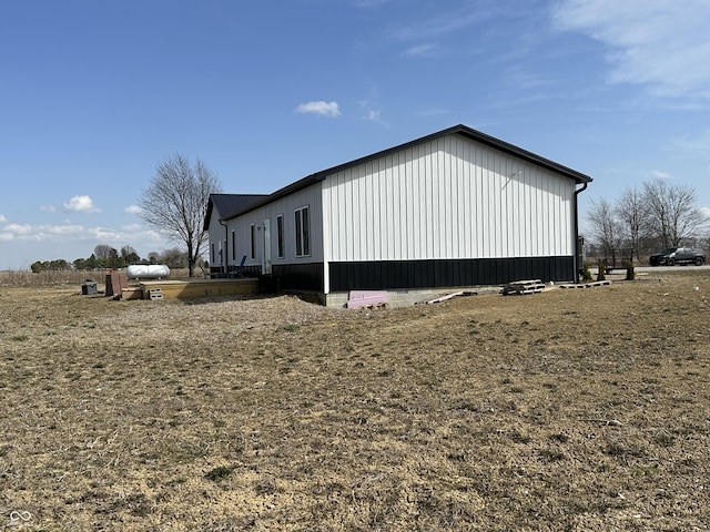 view of property exterior