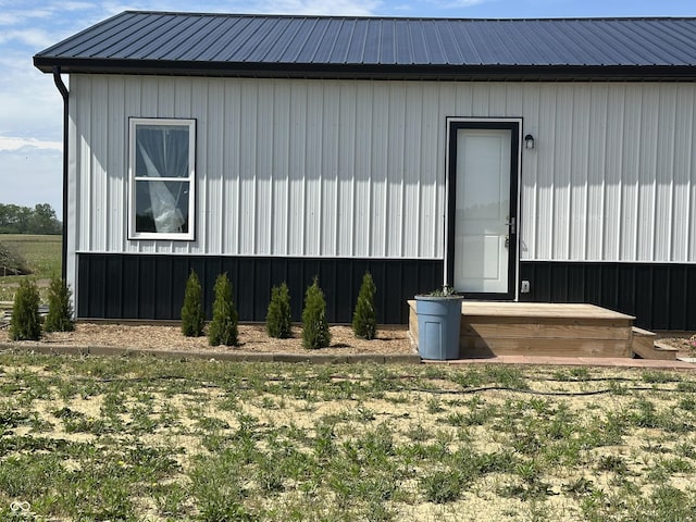 8370 E 1200 S, Ladoga, IN 47954 - view of property exterior with metal roof
