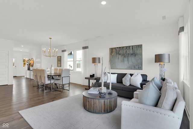 living area with an inviting chandelier, recessed lighting, and wood finished floors