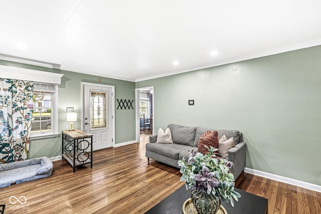 living room featuring recessed lighting, ornamental molding, baseboards, and wood finished floors