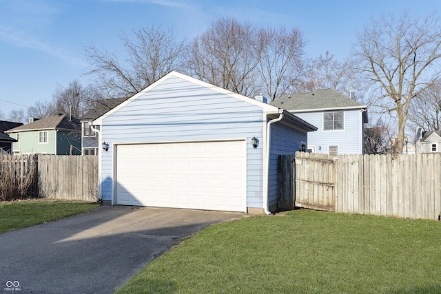 view of front of home with an outdoor structure, a front lawn, a garage, and fence