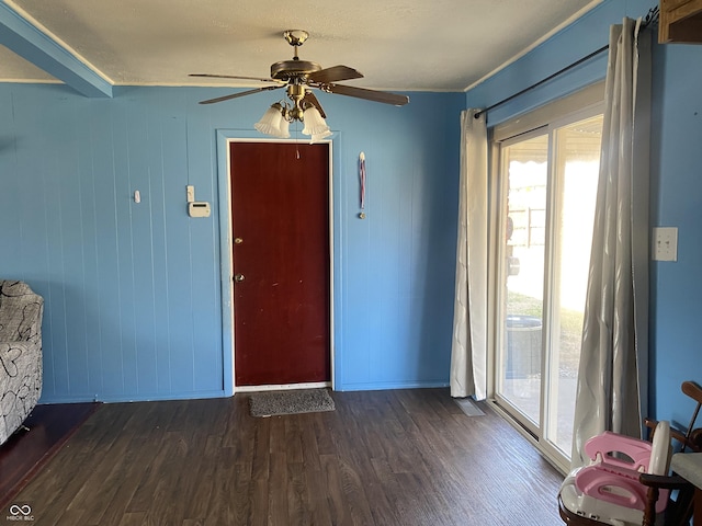 foyer entrance with dark wood-style floors, baseboards, and ceiling fan