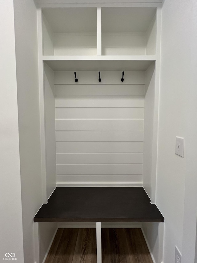 457 Mariposa Trl, Carmel, IN 46032 - mudroom with wood finished floors and baseboards