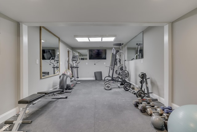 workout room featuring baseboards