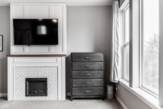 carpeted living area with baseboards