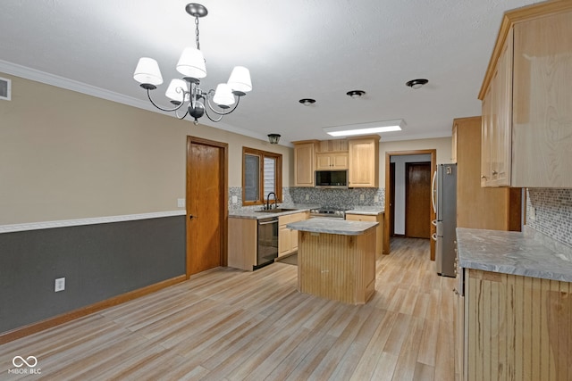 kitchen featuring light wood finished floors, a kitchen island, ornamental molding, stainless steel appliances, and a sink