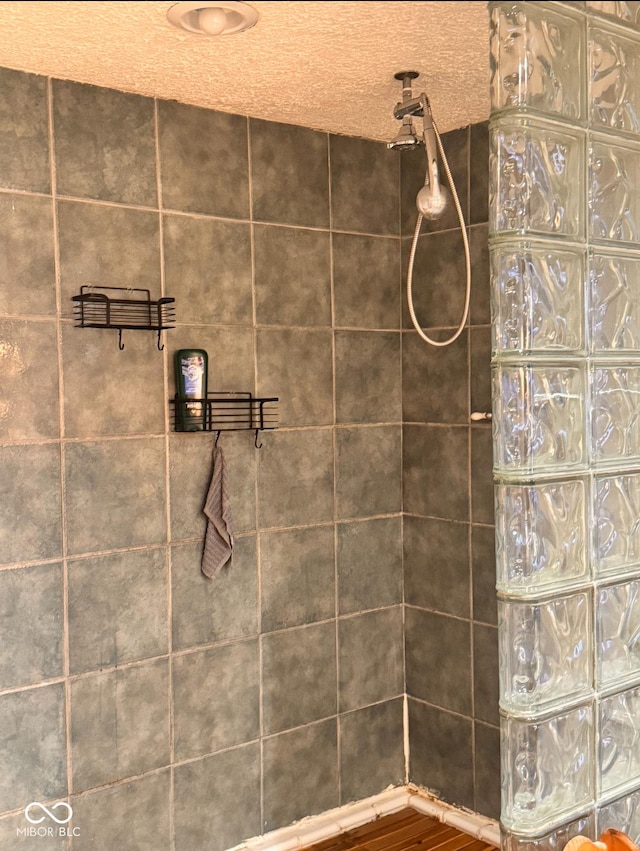 bathroom featuring a tile shower