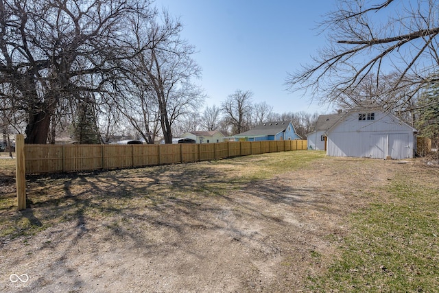 view of yard with an outbuilding and fence