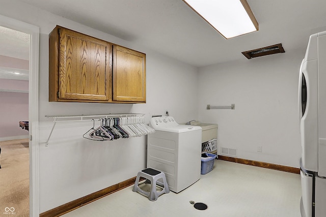 laundry room with cabinet space, visible vents, washer / dryer, and baseboards