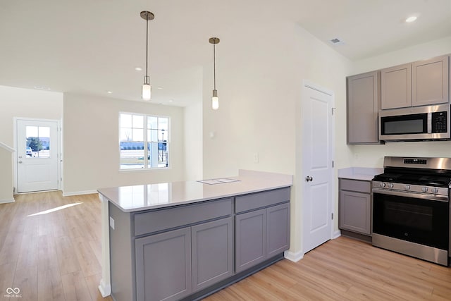 kitchen with visible vents, gray cabinets, and stainless steel appliances