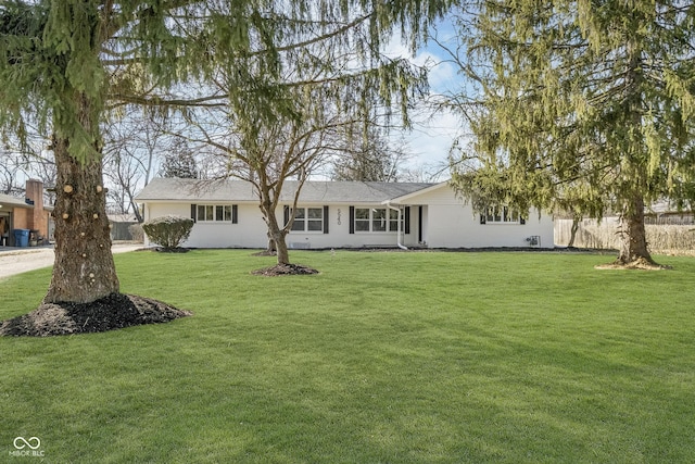 view of front of property with a front yard