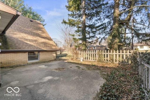 2447 N E Raintree Dr, New Castle, IN 47362 - view of patio