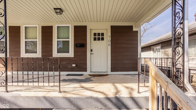 property entrance with covered porch