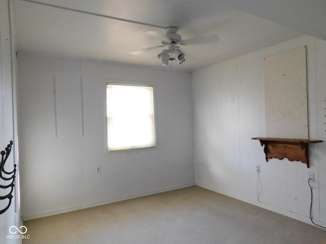 unfurnished room featuring a ceiling fan and light colored carpet