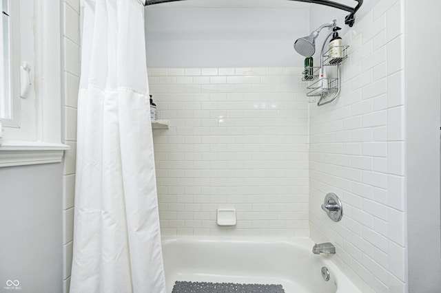 full bath with shower / bathtub combination with curtain